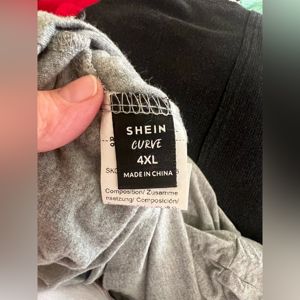 SHEIN Curve 4XL Gray Top - Picture 3 of 3